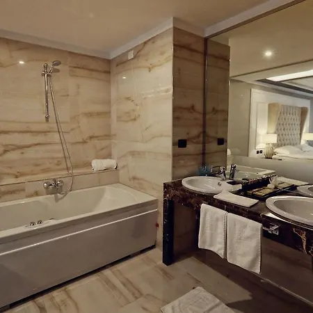 Premium ホテル ゴーレム